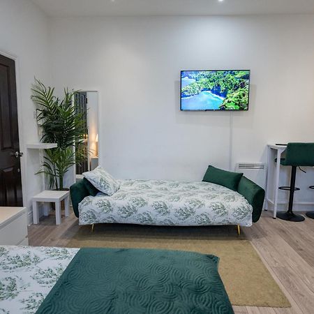Beautiful Studio Flat In Hackney Next To Overground Station Лондон Екстер'єр фото