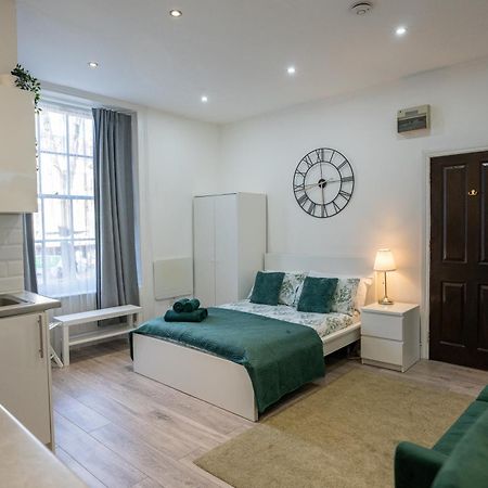 Beautiful Studio Flat In Hackney Next To Overground Station Лондон Екстер'єр фото
