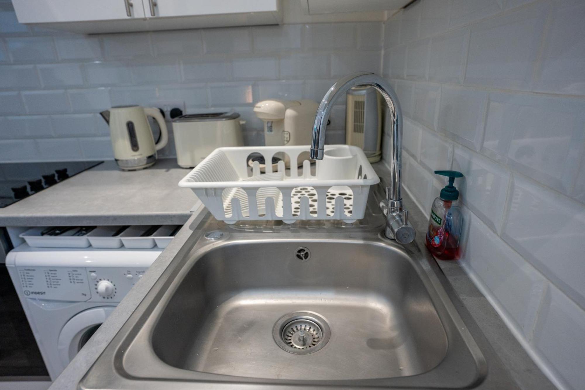 Beautiful Studio Flat In Hackney Next To Overground Station Лондон Екстер'єр фото