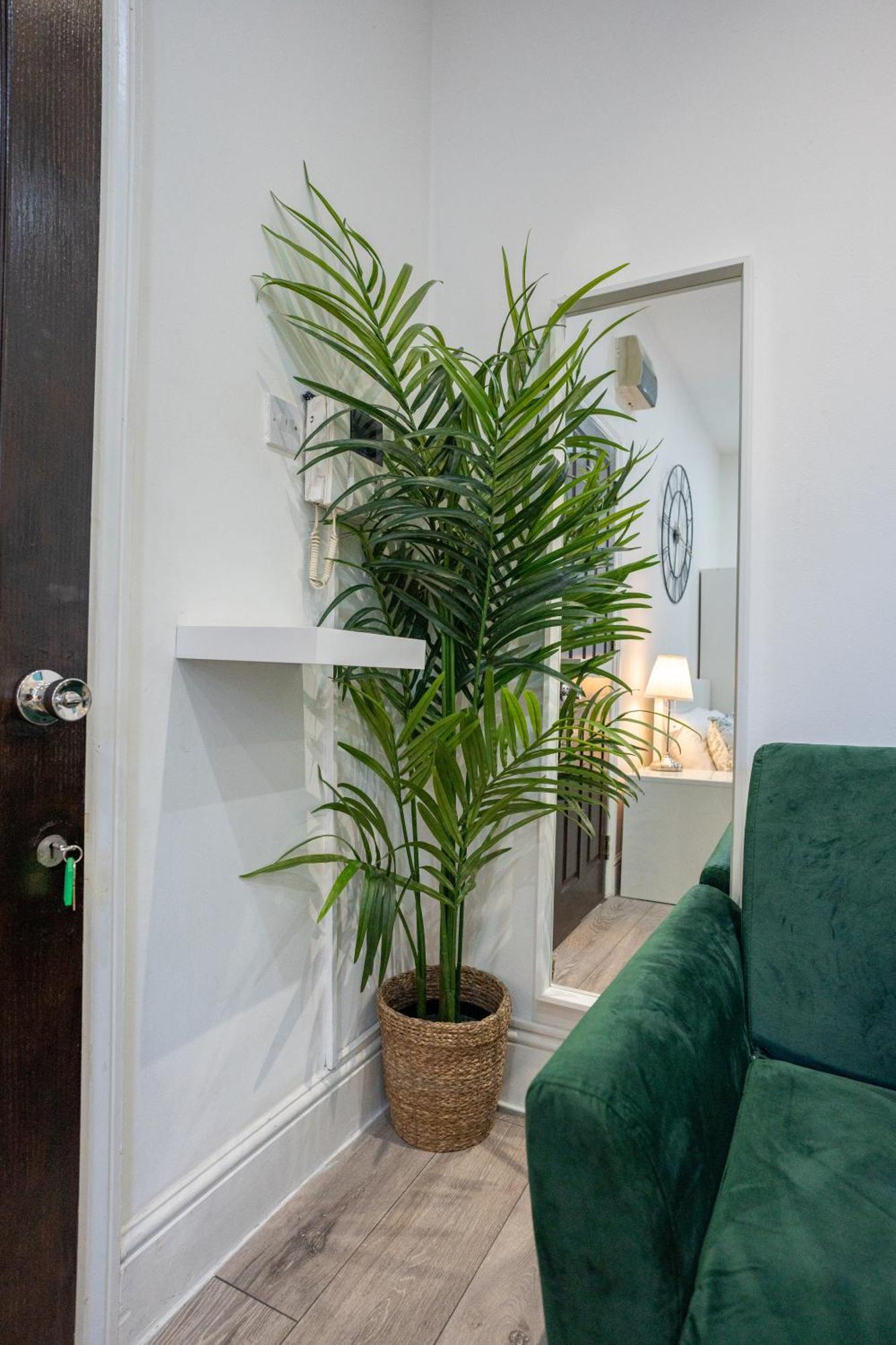 Beautiful Studio Flat In Hackney Next To Overground Station Лондон Екстер'єр фото