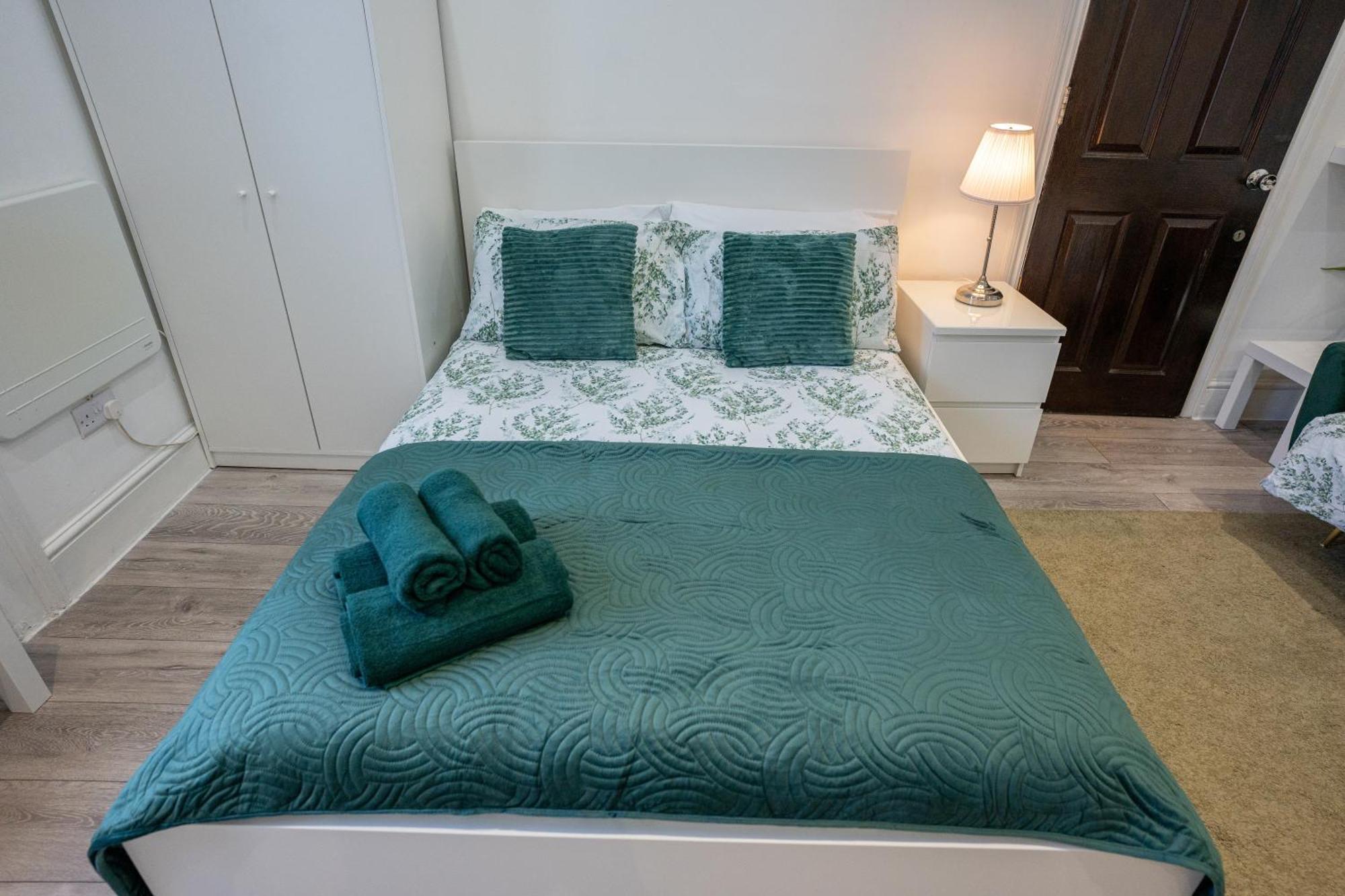 Beautiful Studio Flat In Hackney Next To Overground Station Лондон Екстер'єр фото