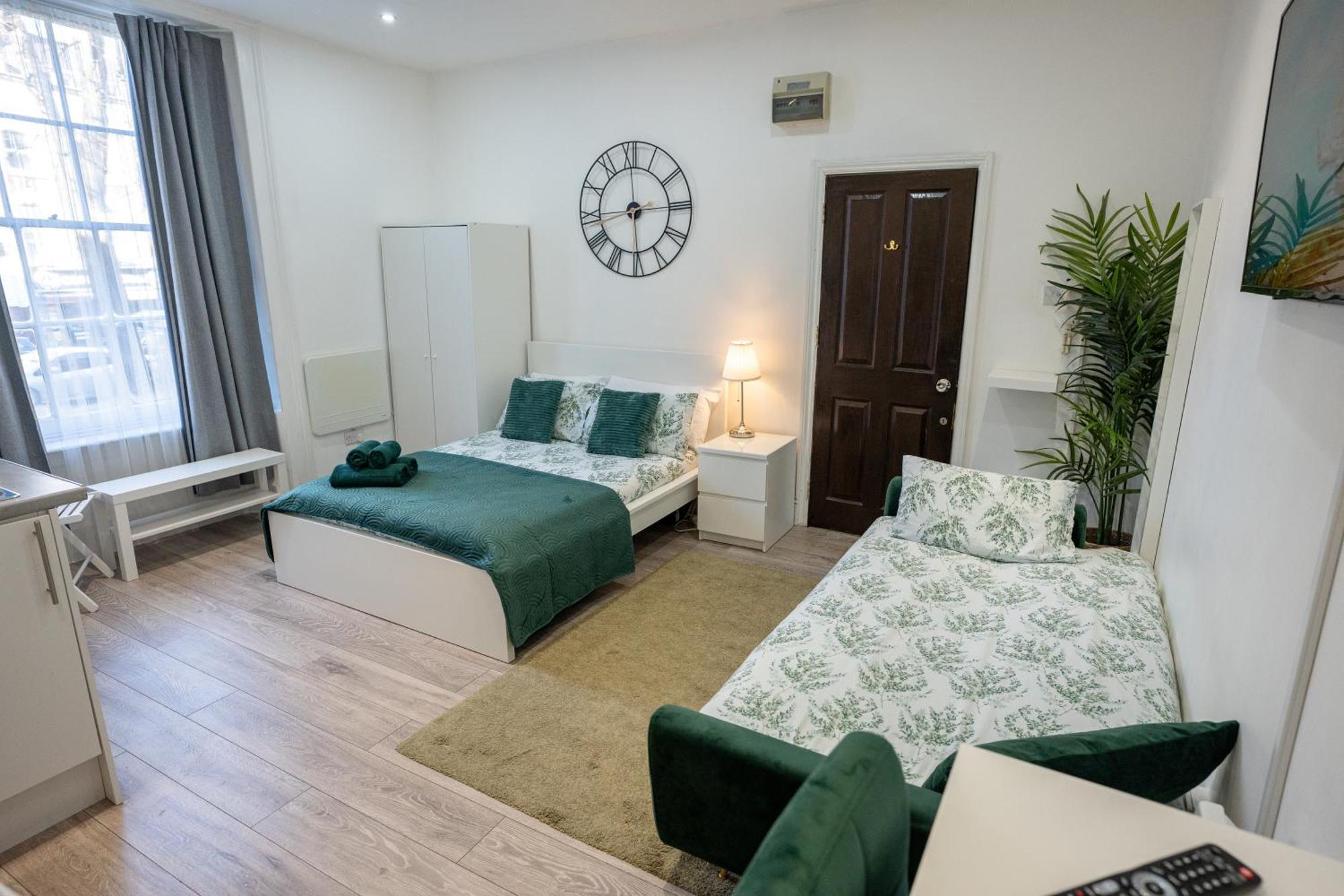 Beautiful Studio Flat In Hackney Next To Overground Station Лондон Екстер'єр фото