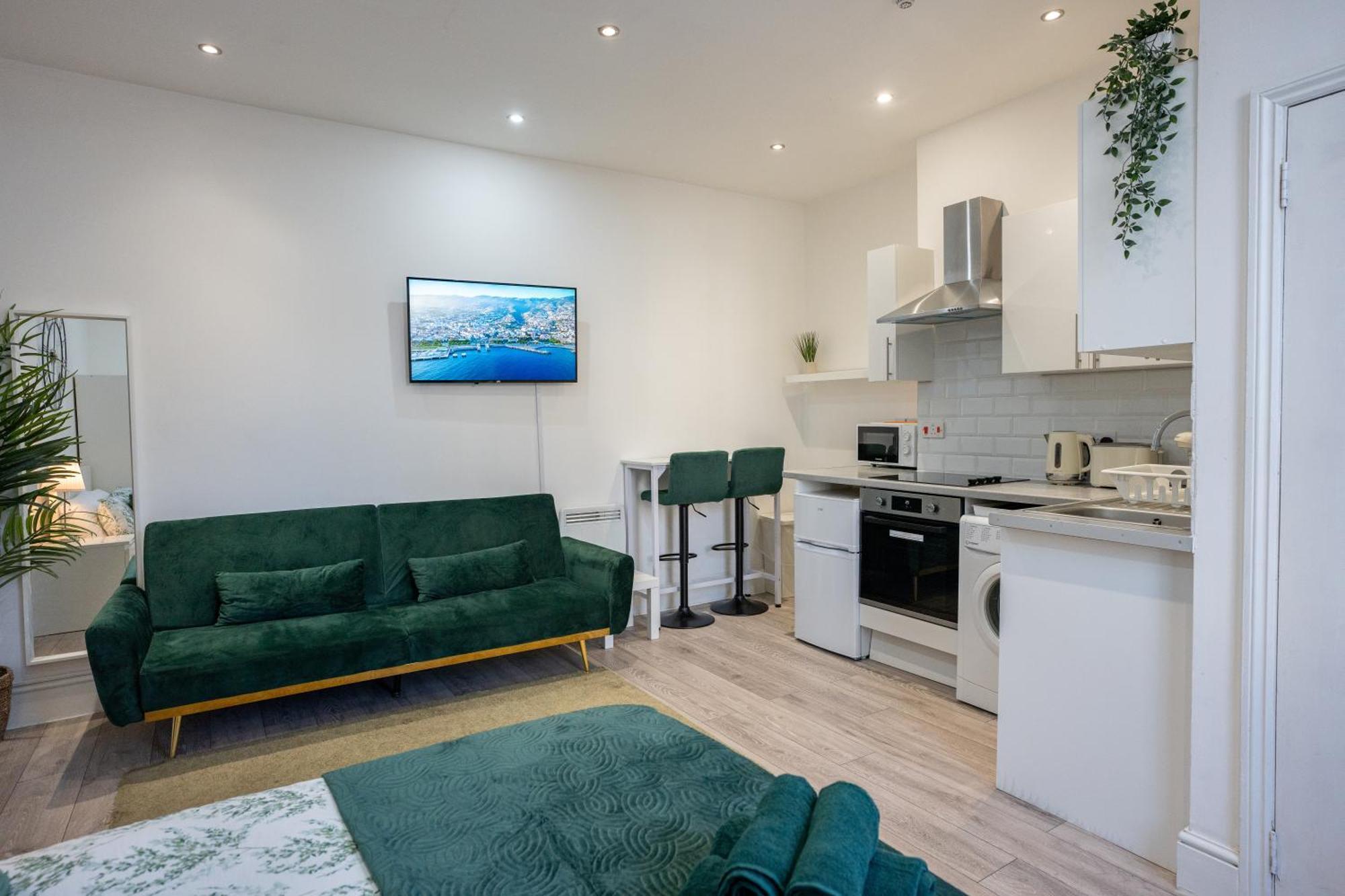 Beautiful Studio Flat In Hackney Next To Overground Station Лондон Екстер'єр фото
